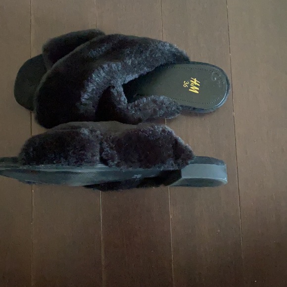 H&M Slippers - Picture 5 of 6
